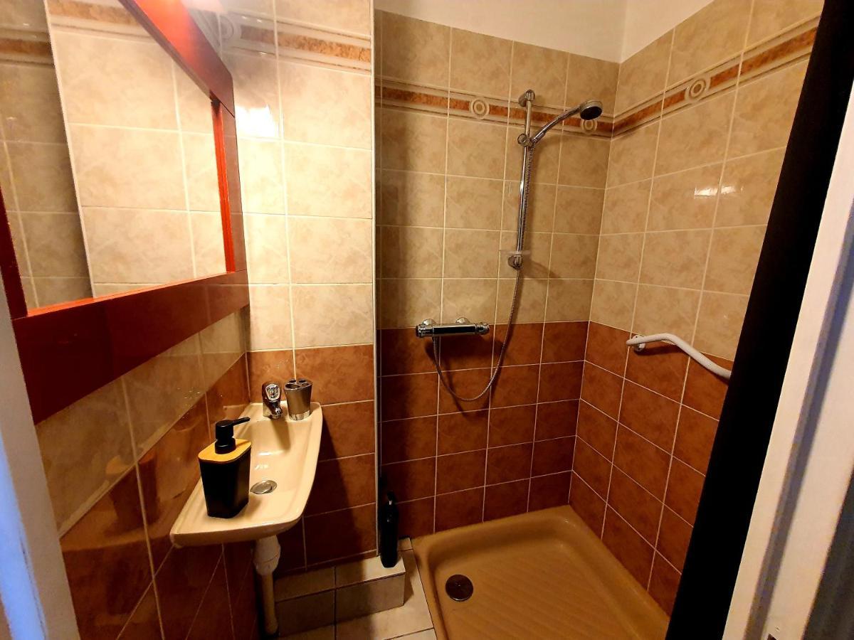Grand T3 Avec Terrasse Centre Ville Bellac เบลลาค ภายนอก รูปภาพ